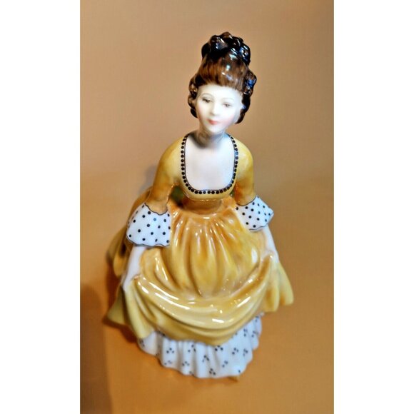 Vintage Royal Doultin Figurine Coralie HN2307 1963 7 1/2" - Picture 2 of 11